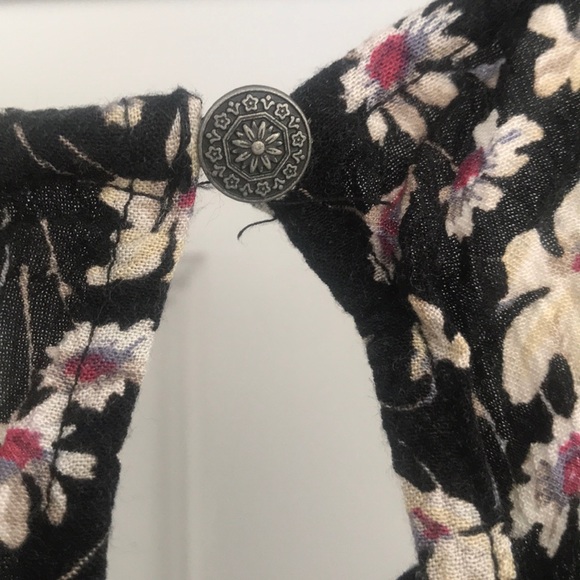 American Eagle Floral Romper - Picture 6 of 6